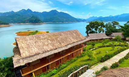 NGƯỜI GIÀU MUA NHÀ NGHỈ DƯỠNG VEN ĐÔ: ĐÃ CHƠI THÌ CHƠI TỚI BẾN, CHỨ KHÔNG NÊN LỬNG LƠ Ở MÔ HÌNH 
